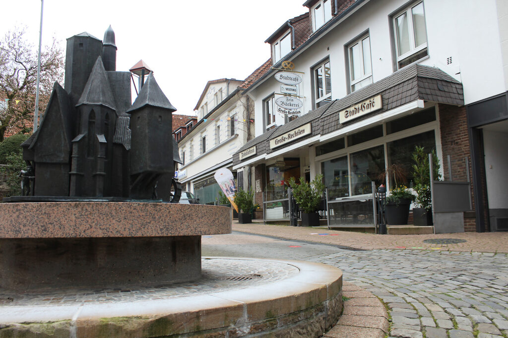 Historischer Brunnen vor dem Stadtcafé in der Altstadt Bad Iburg