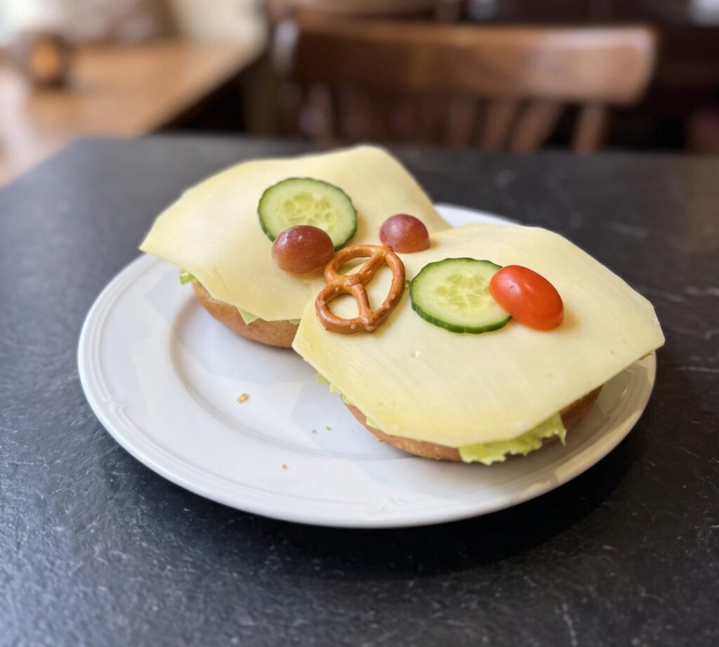Belegte Brötchen mit Käse
