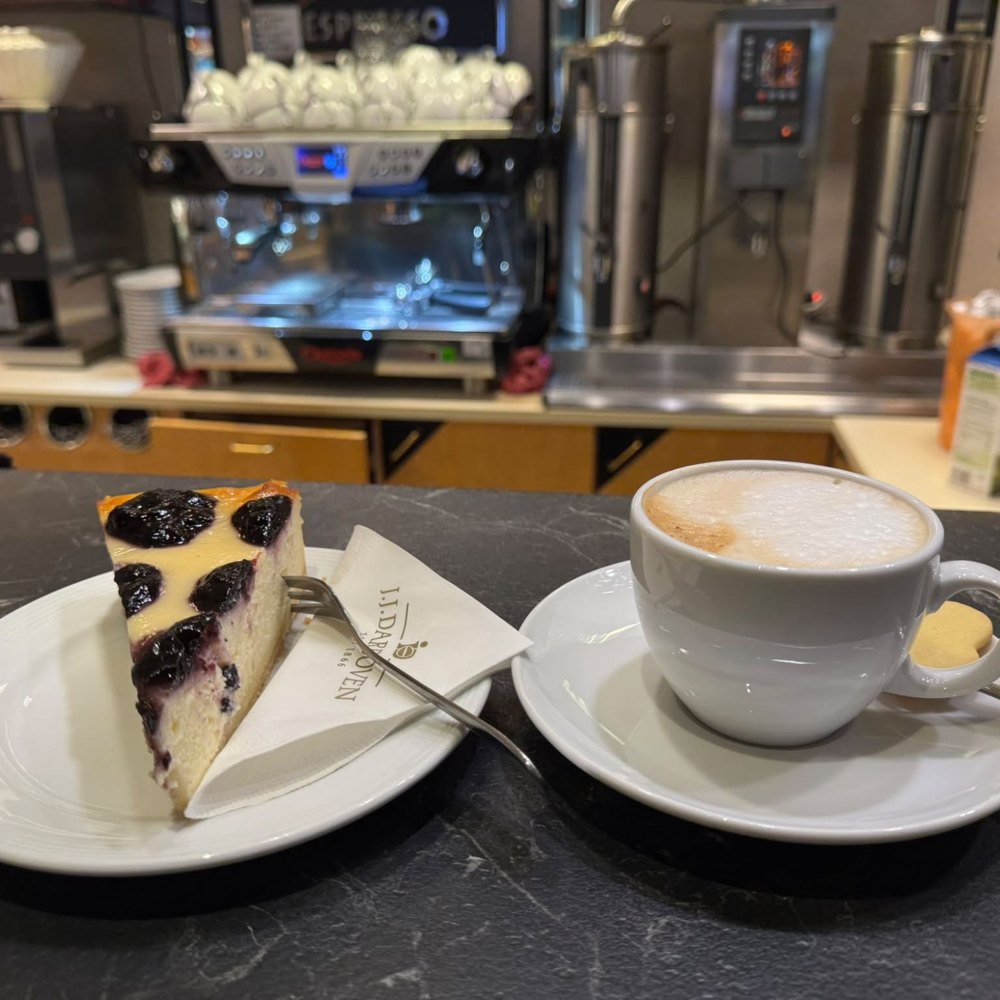 Käsekuchen mit Cappuccino