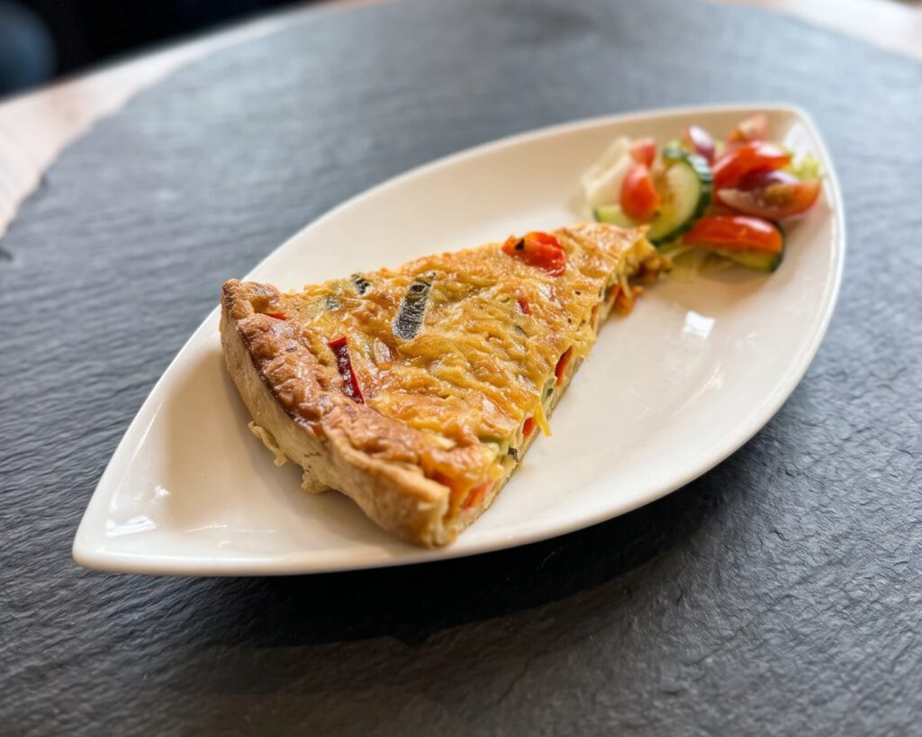 Quiche mit Salat